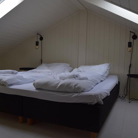 Nydelig Hytte Med Fantastisk Beliggenhet Ved Sjoen Villa Laupstad Esterno foto