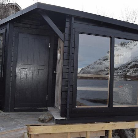 Nydelig Hytte Med Fantastisk Beliggenhet Ved Sjoen Villa Laupstad Esterno foto