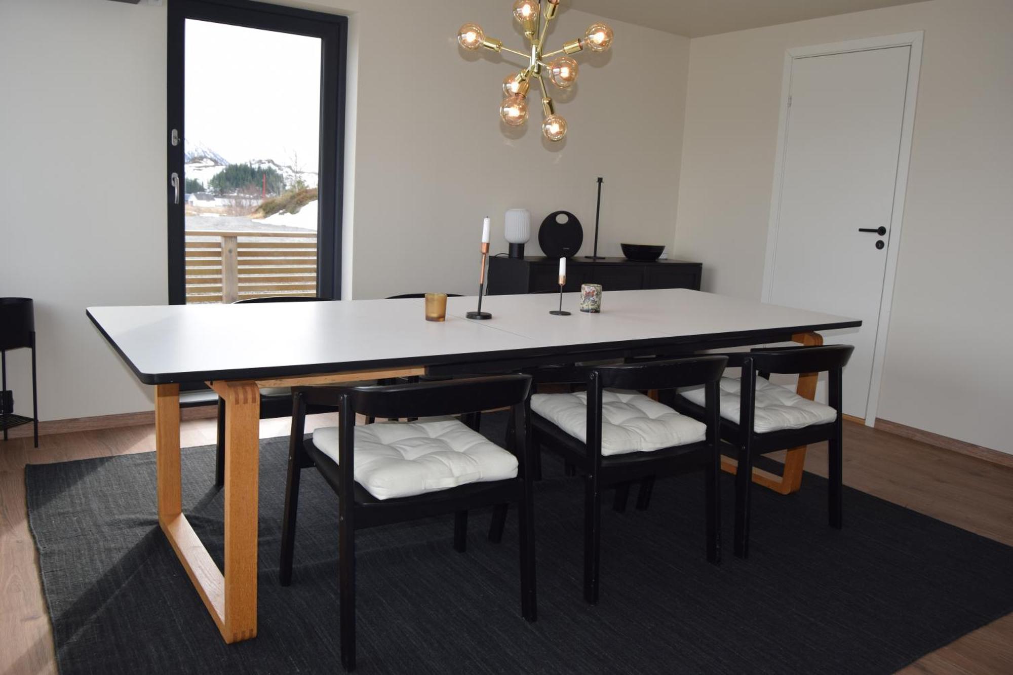 Nydelig Hytte Med Fantastisk Beliggenhet Ved Sjoen Villa Laupstad Esterno foto
