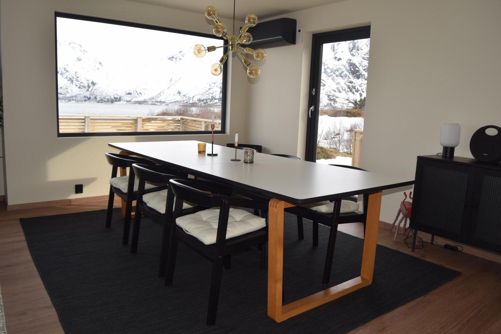 Nydelig Hytte Med Fantastisk Beliggenhet Ved Sjoen Villa Laupstad Esterno foto